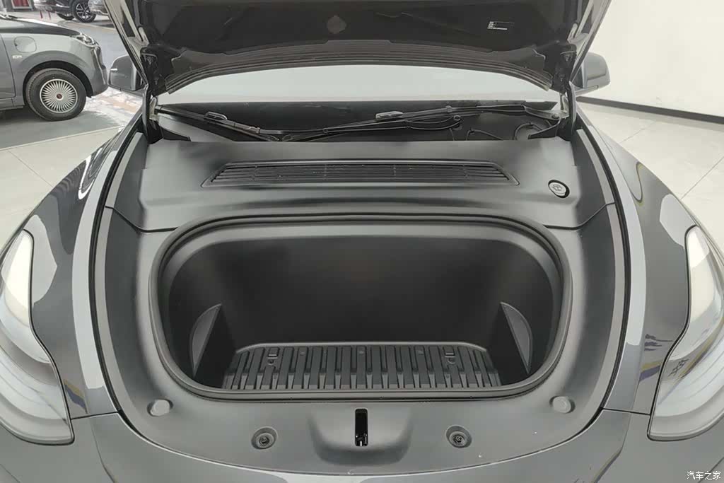 Tesla Model Y, 2024 10