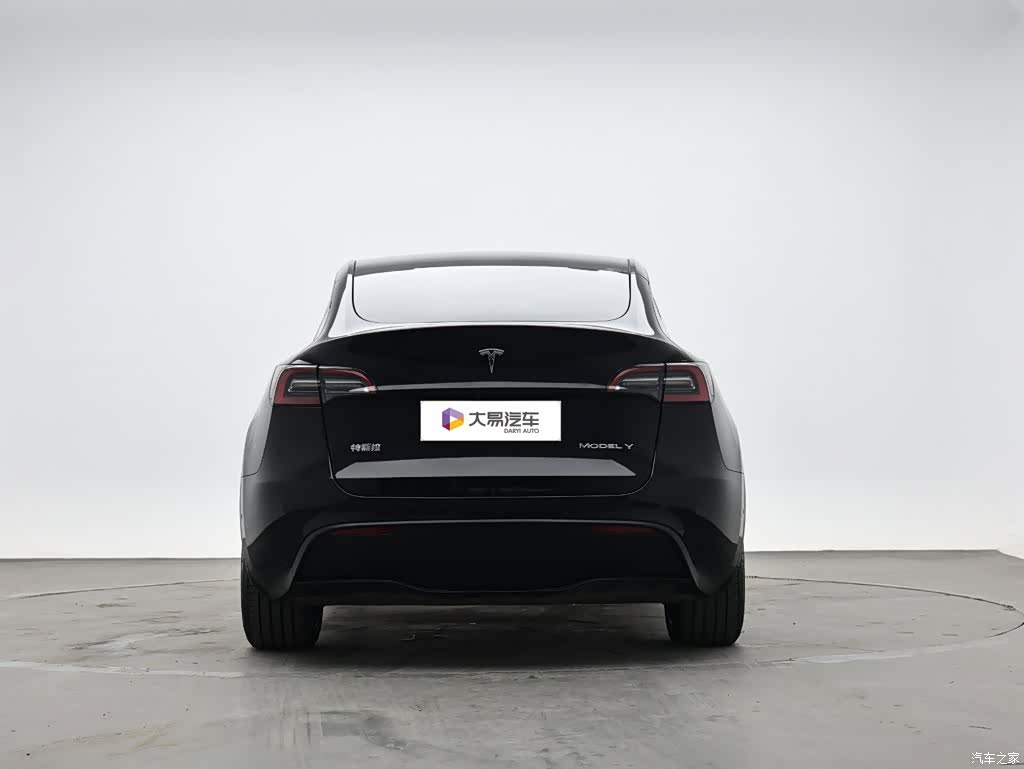 Tesla Model Y, 2023 4