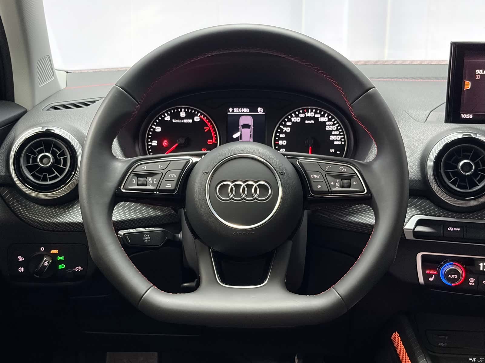 Audi Q2L, 2023 7