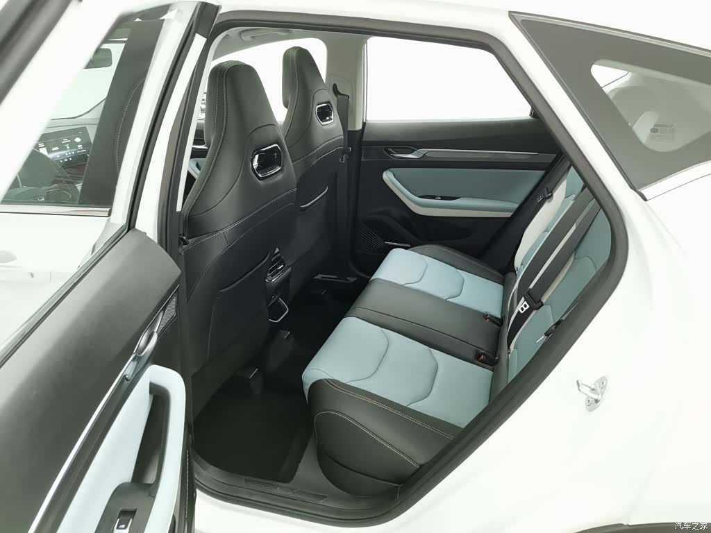 Geely Emgrand, 2023 15