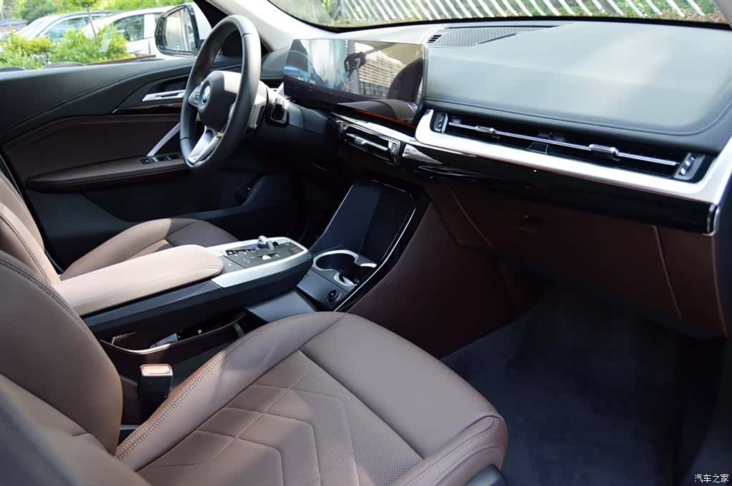 BMW iX1, 2025 14