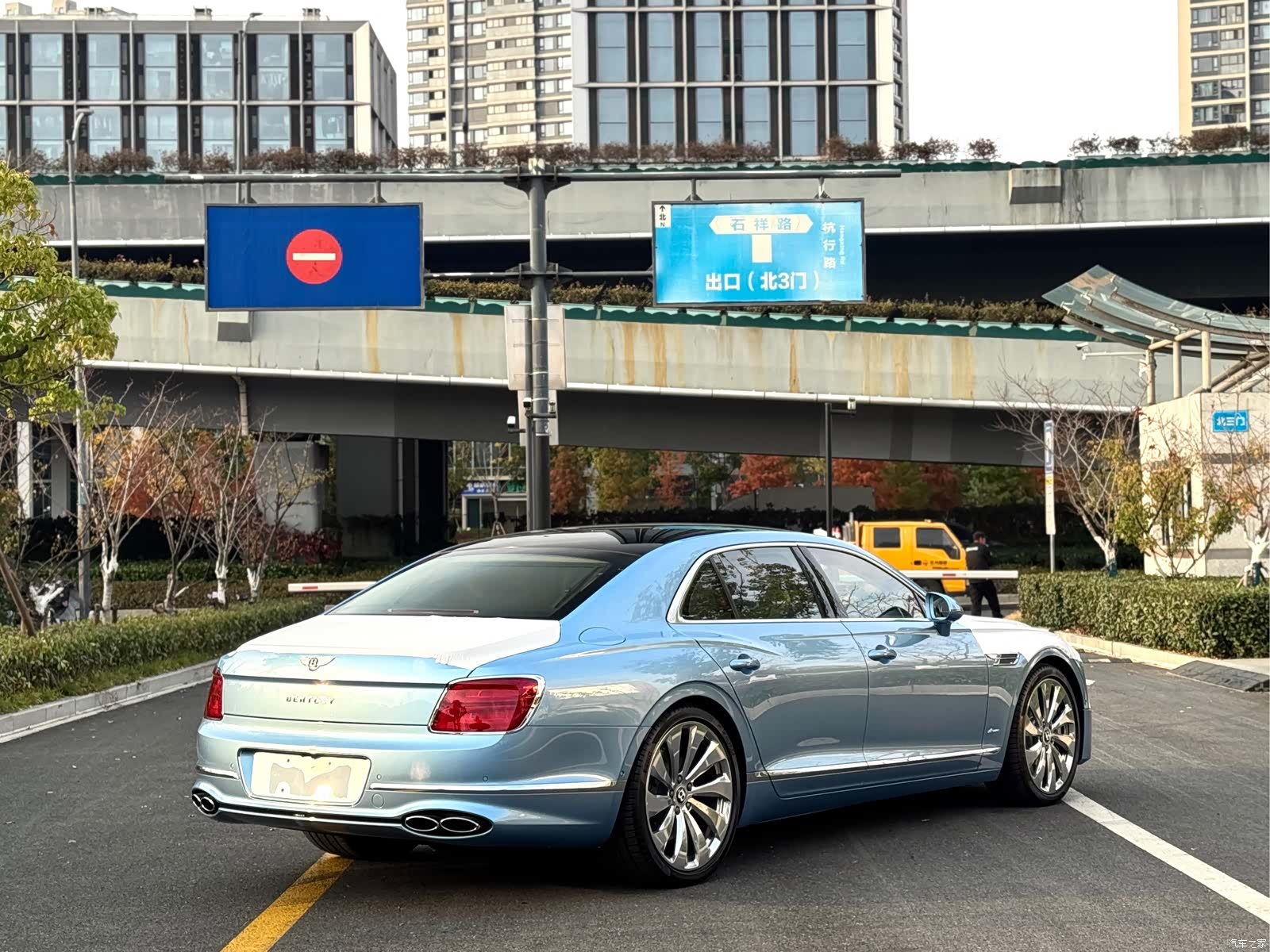 Bentley Flying Spur, 2024 8