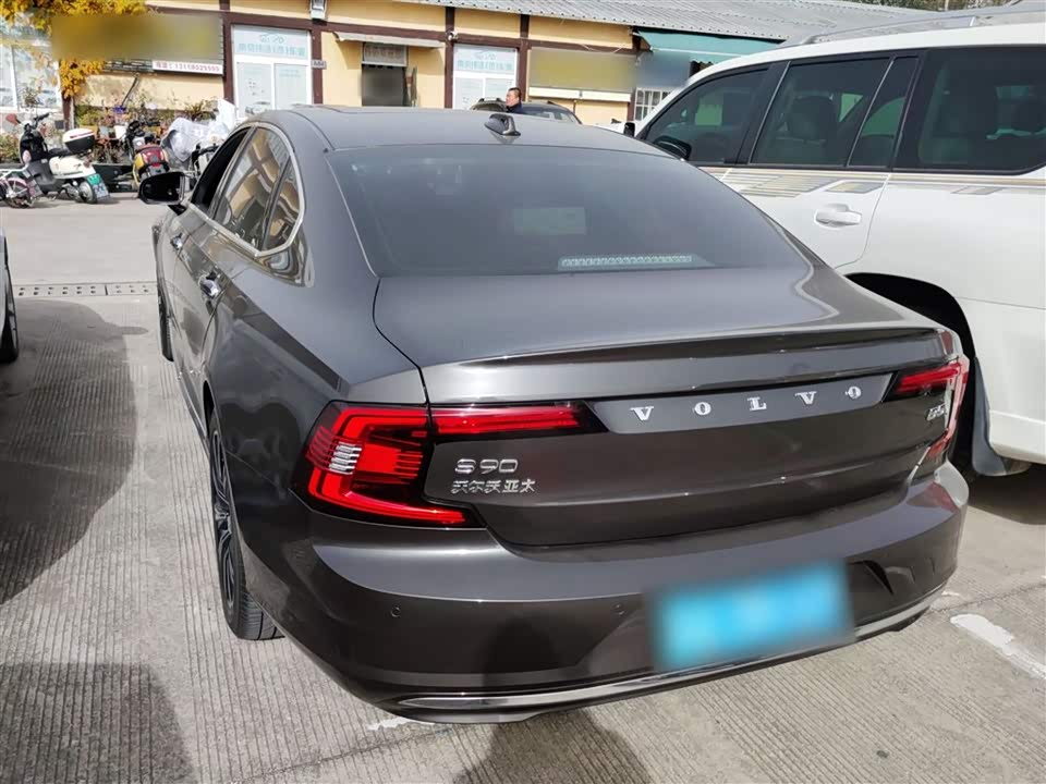 Volvo S90