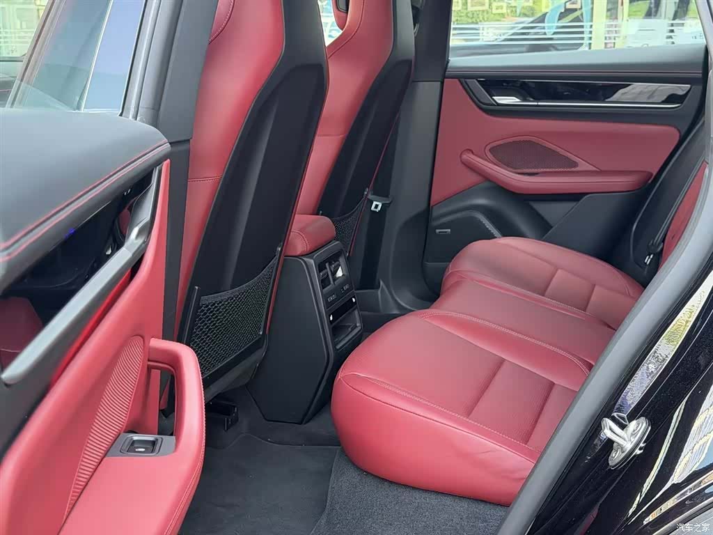 Porsche Macan, 2025 9
