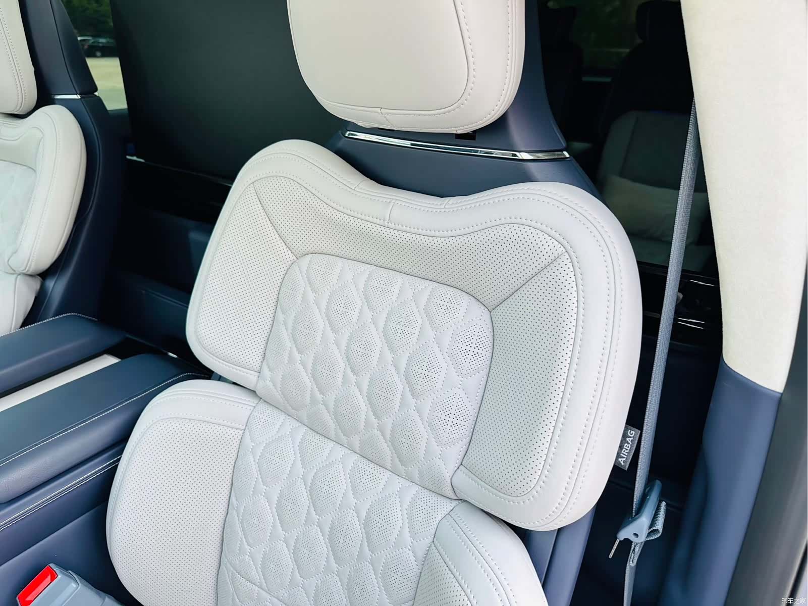 Lincoln Navigator, 2023 6