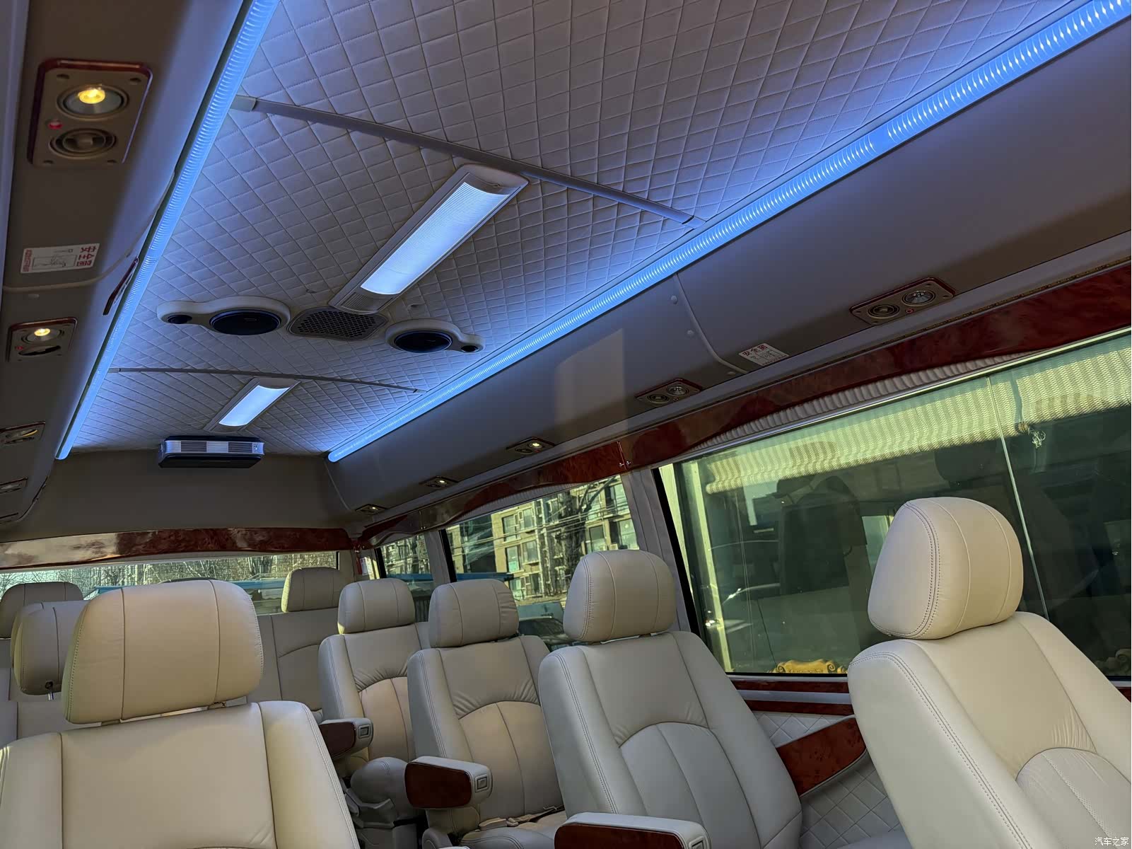 Toyota Coaster, 2012 27