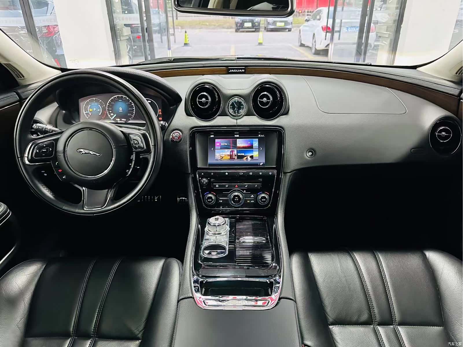Jaguar XJ, 2017 11