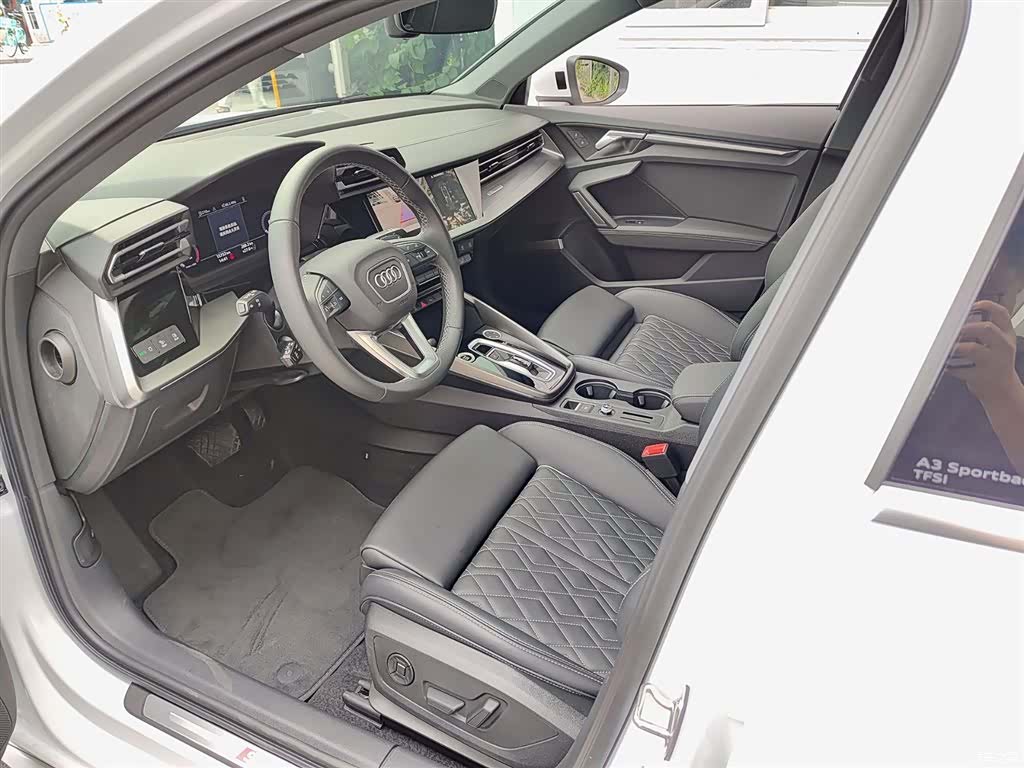 Audi Flying Spur, 2025 7
