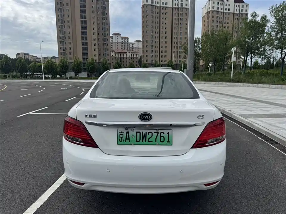 BYD e5