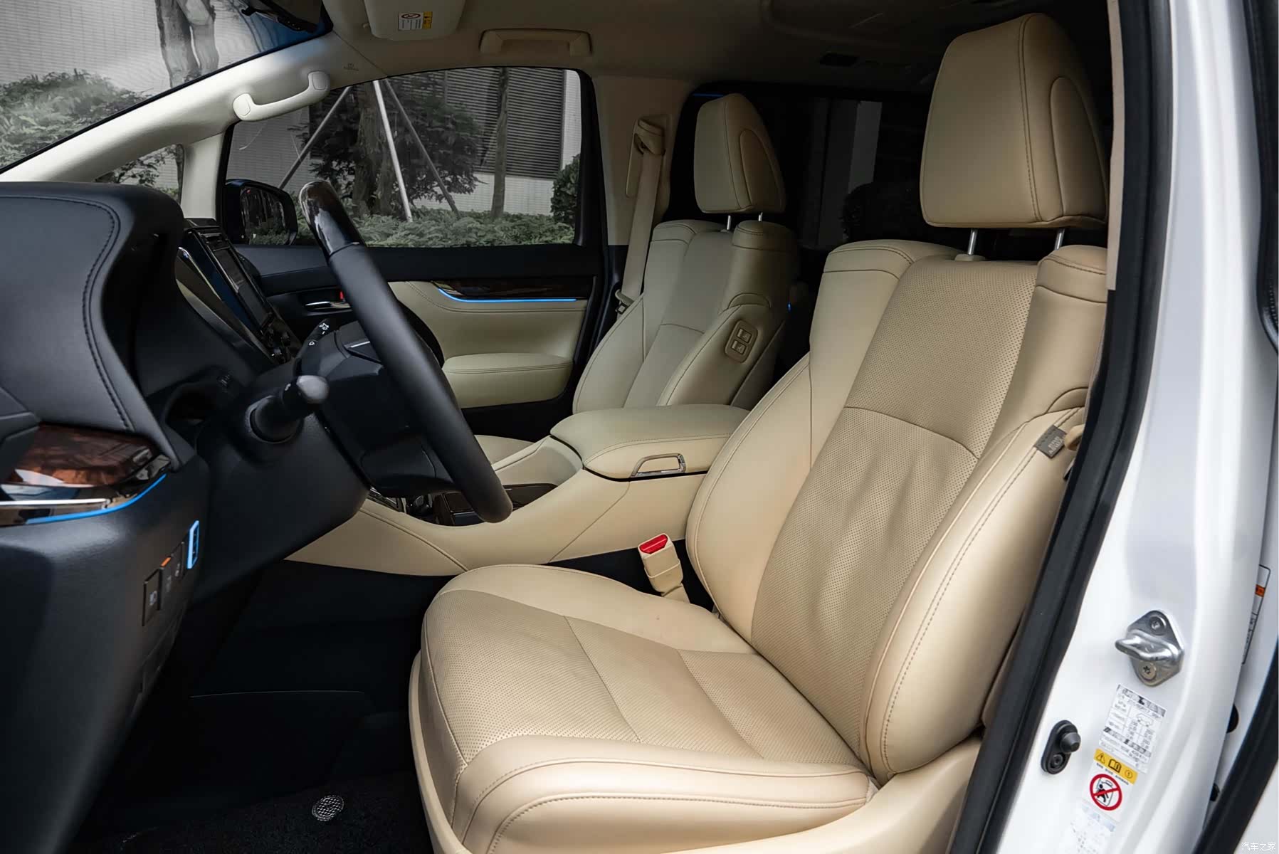 Toyota Alphard, 2020 4