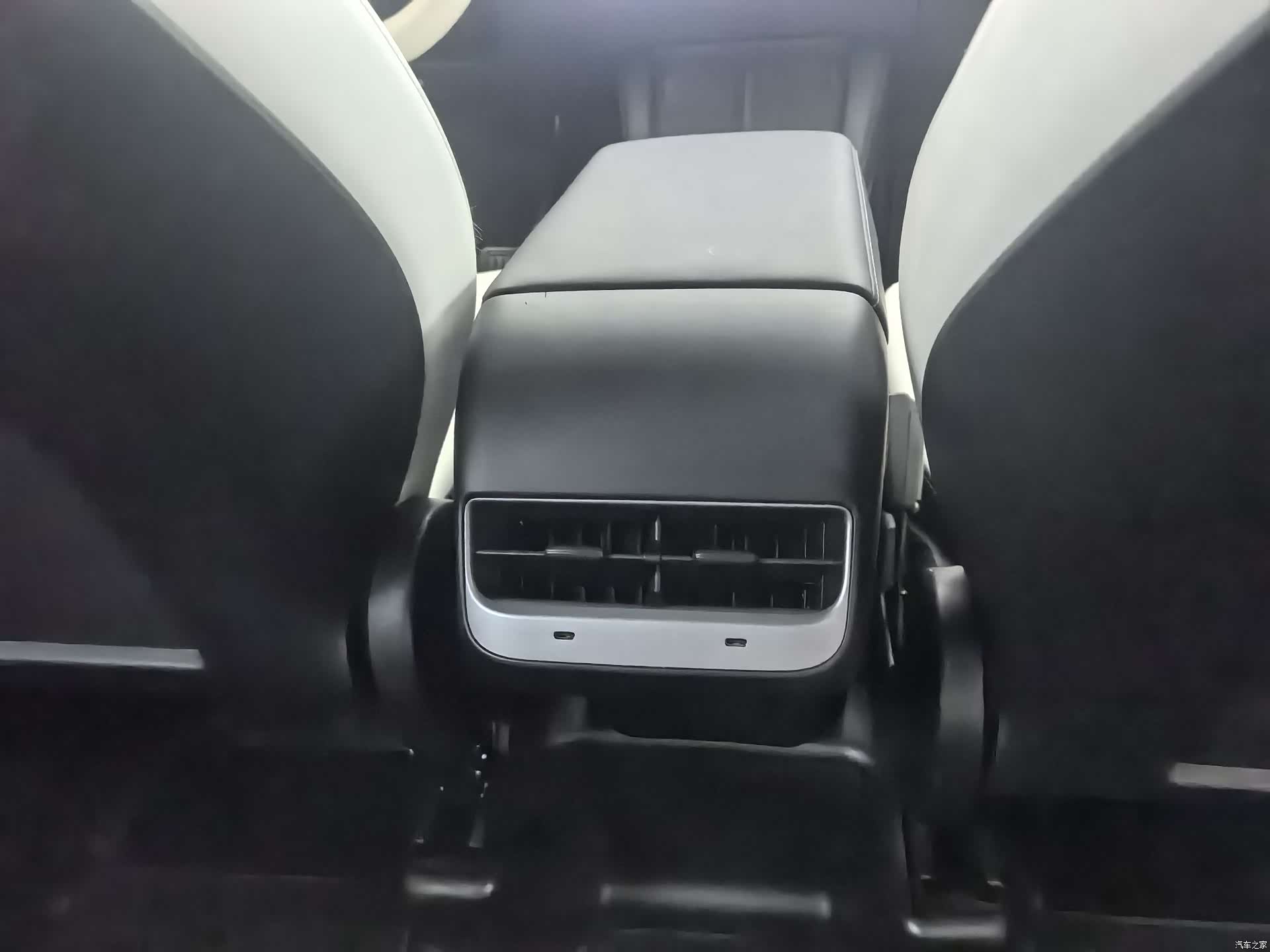 Tesla Model Y, 2022 15
