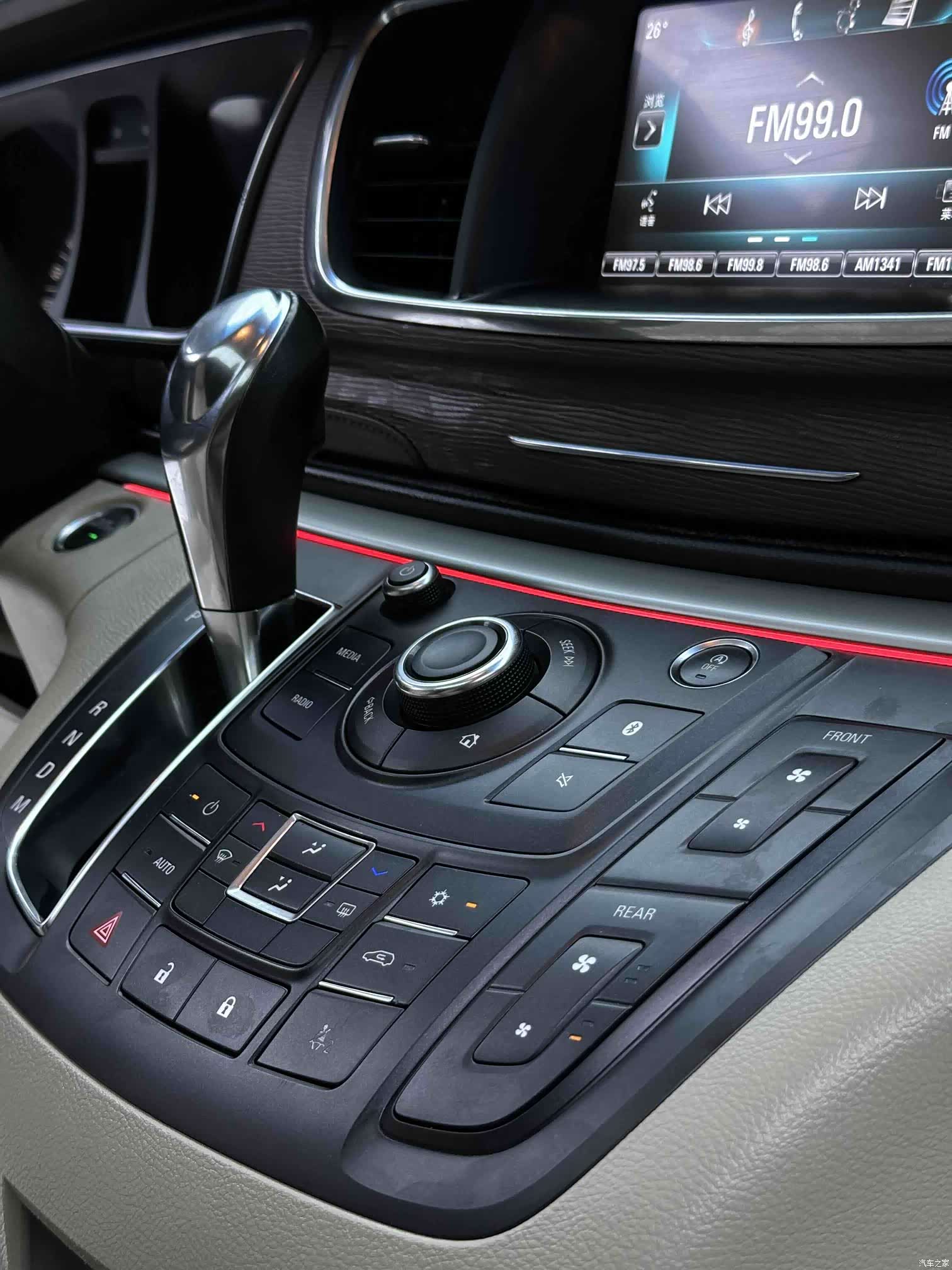 Buick GL8, 2019 3