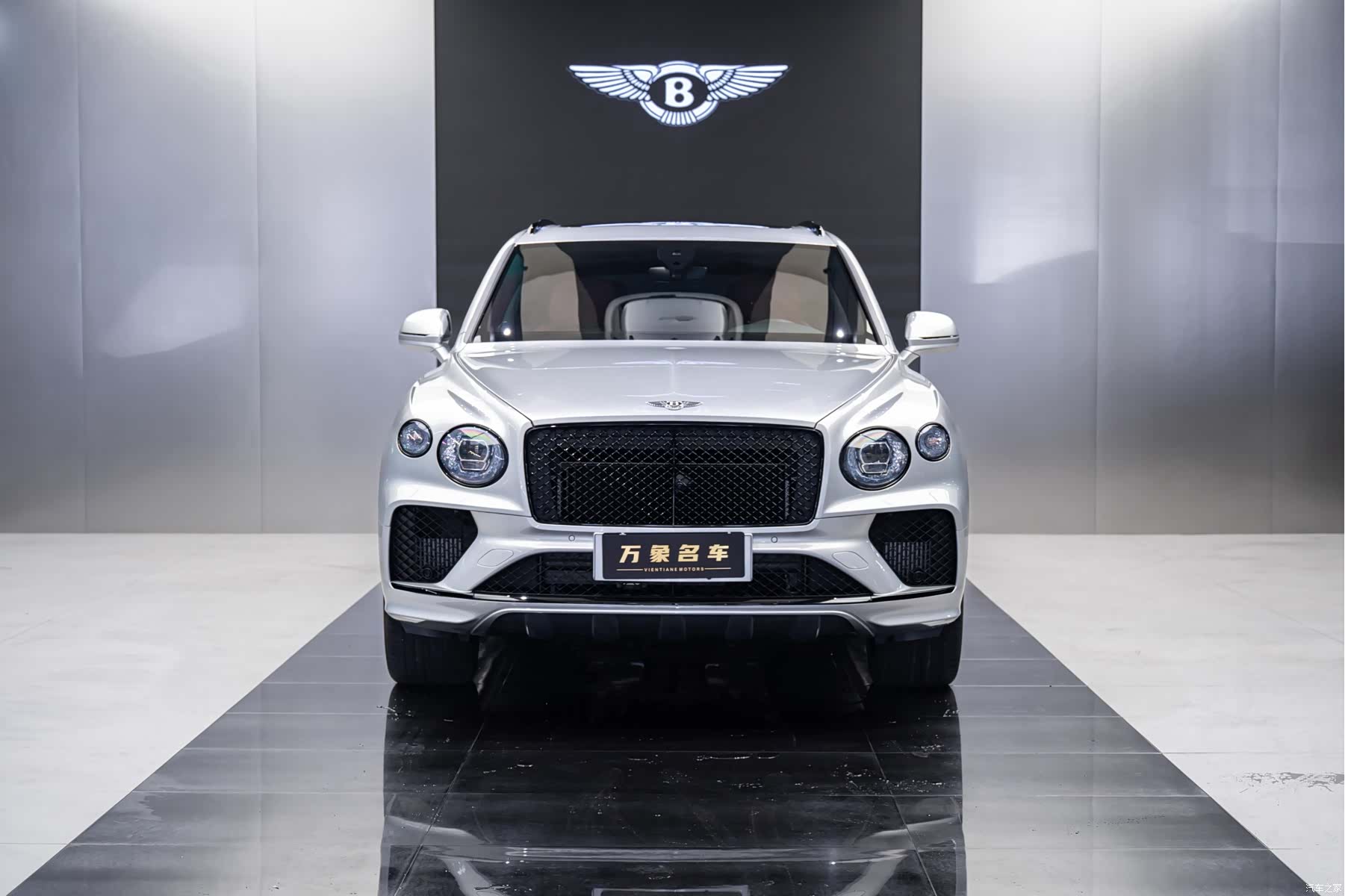 Bentley Bentayga, 2021 23