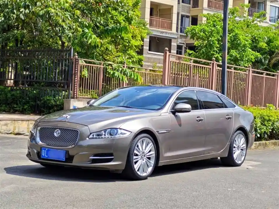 Jaguar XJ