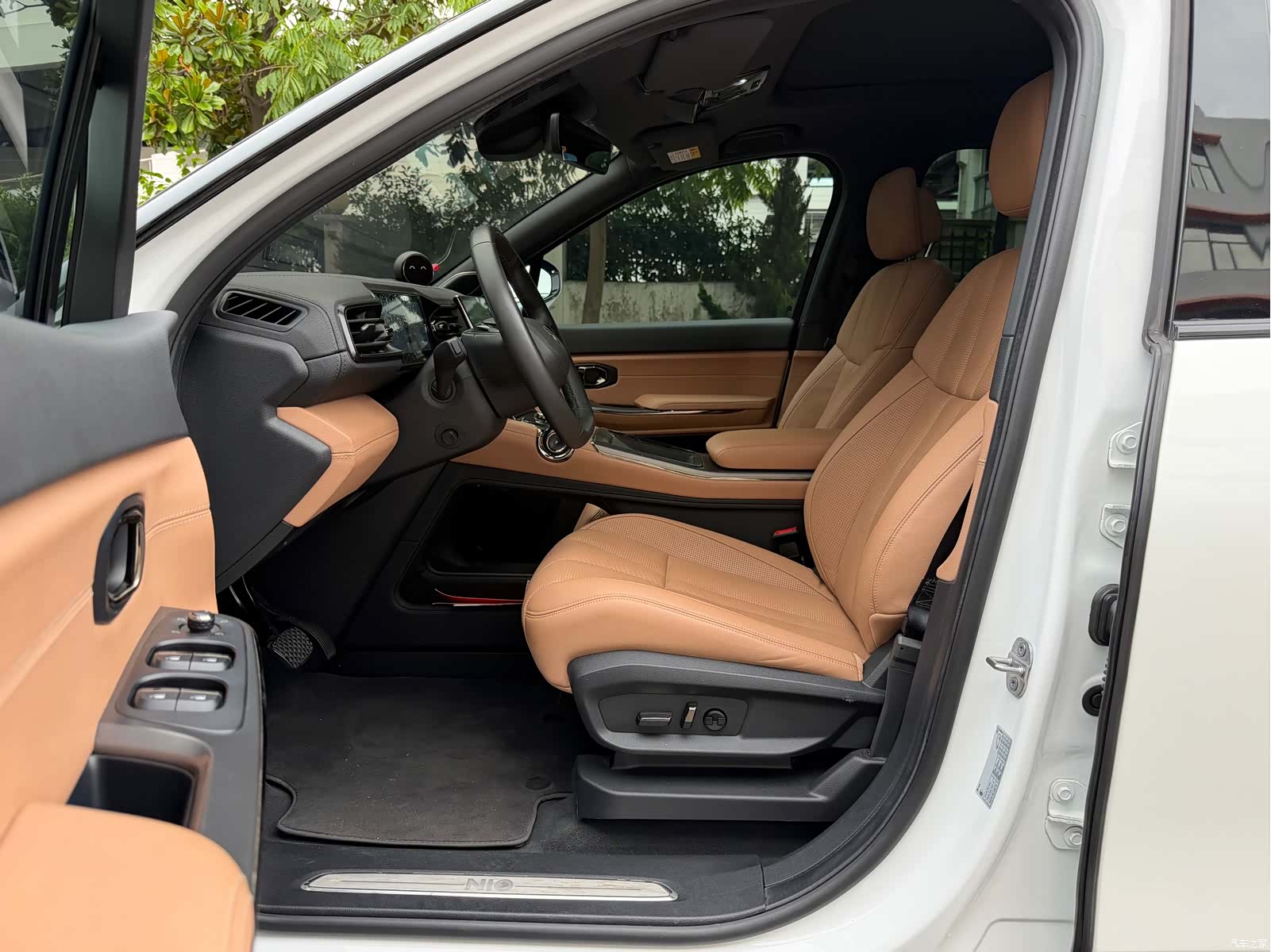 NIO ES8, 2022 13