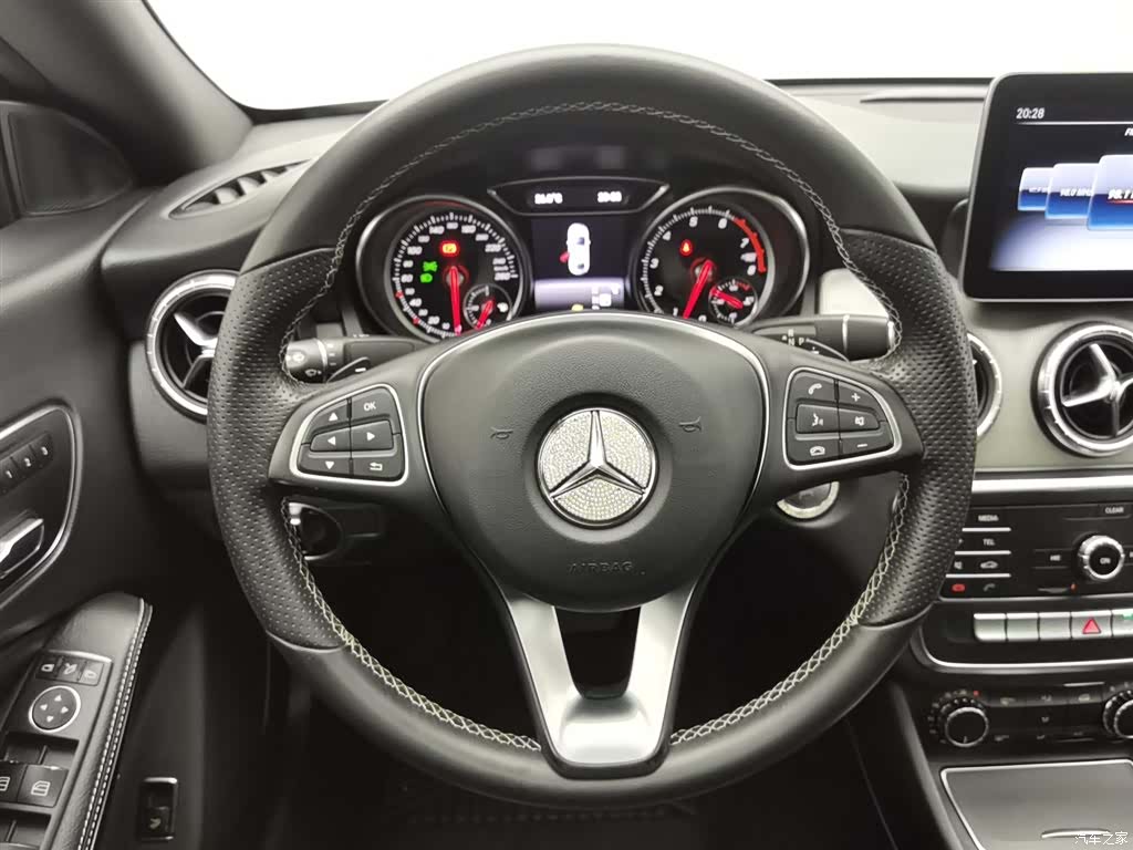 Mercedes-Benz CLA, 2018 11
