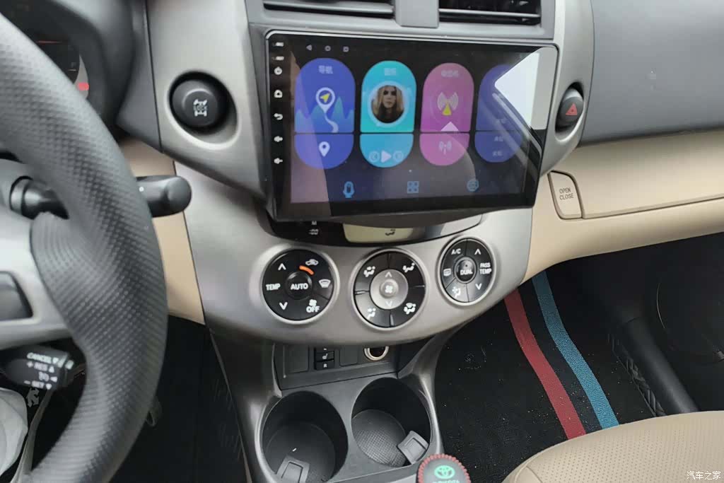 Toyota RAV4, 2011 13