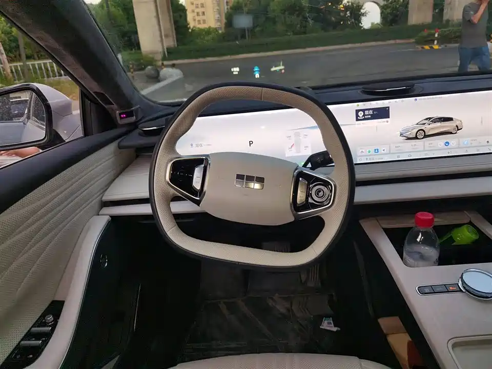 Geely Galaxy Galaxy E8