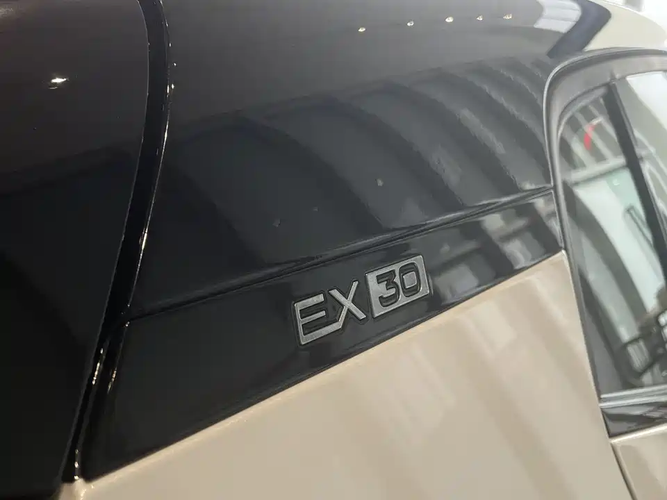 Volvo EX30