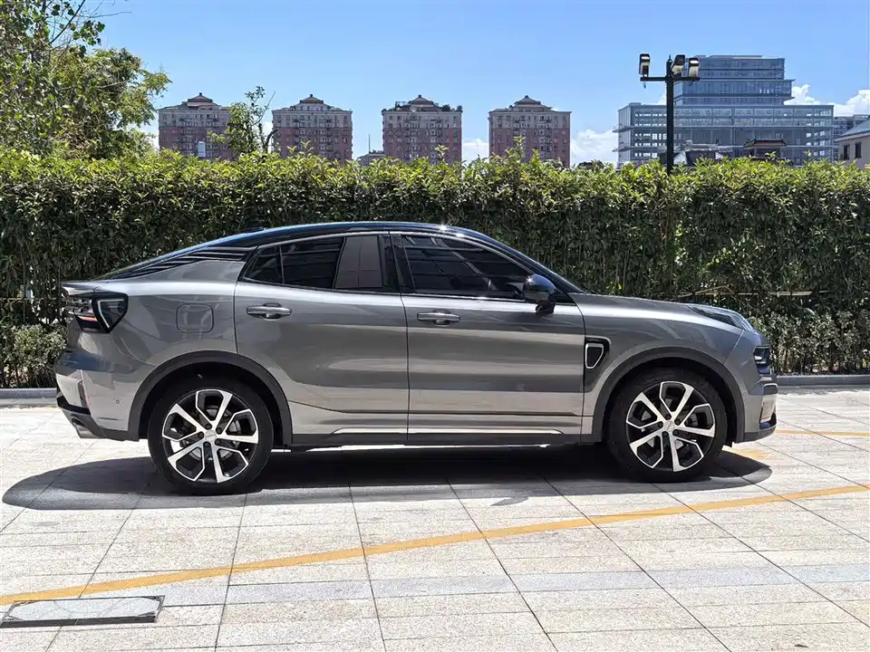 Lynk & Co 05