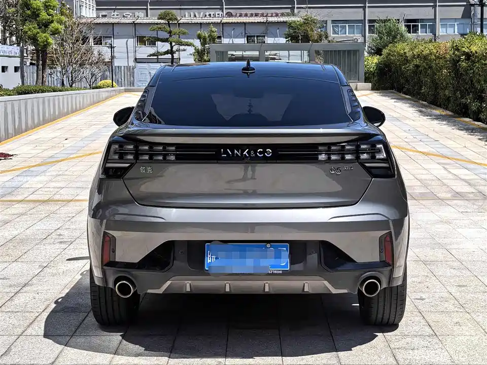 Lynk & Co 05