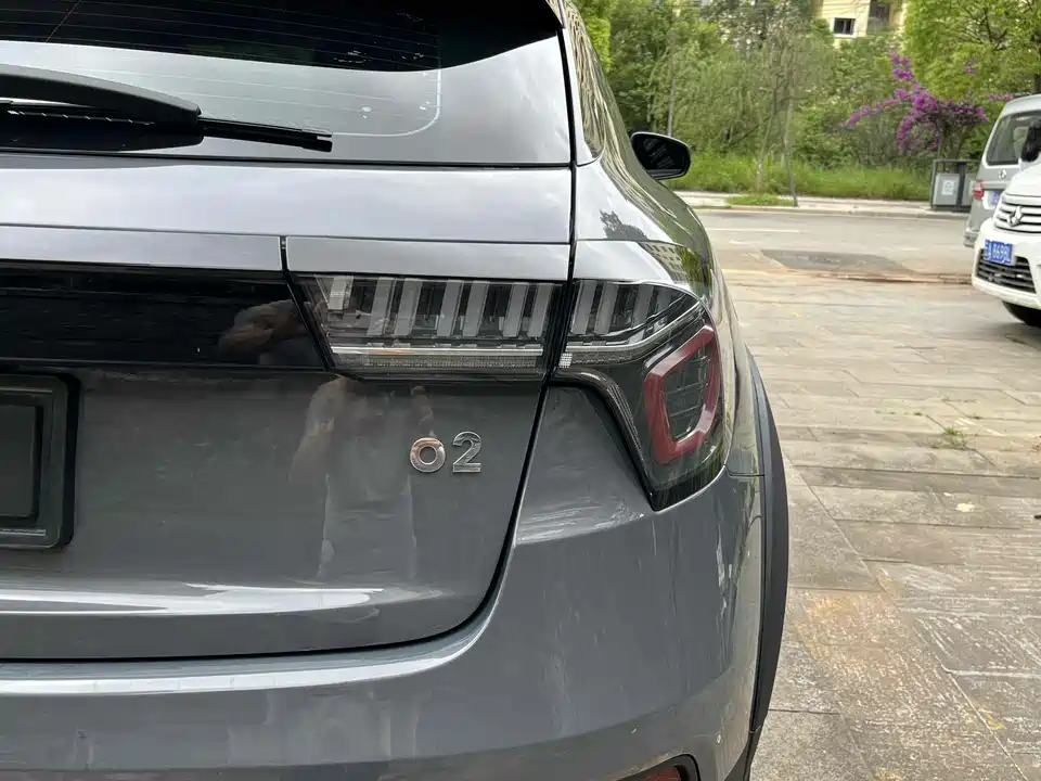 Lynk & Co 02