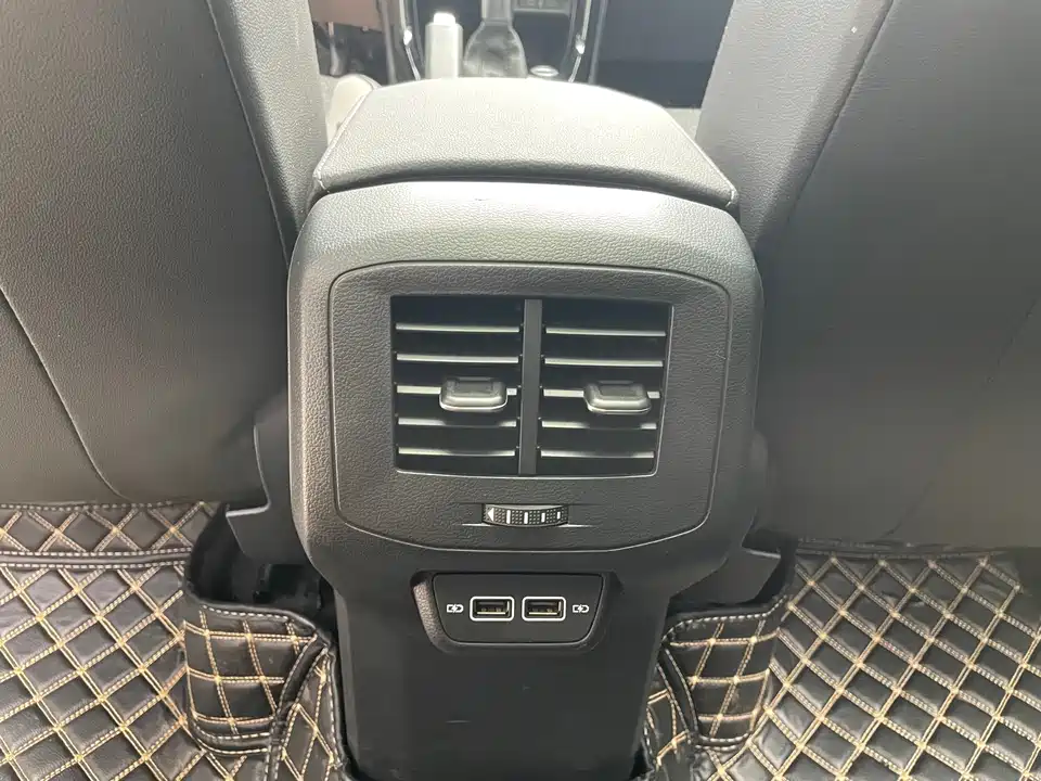 Volkswagen Exploring the shadow