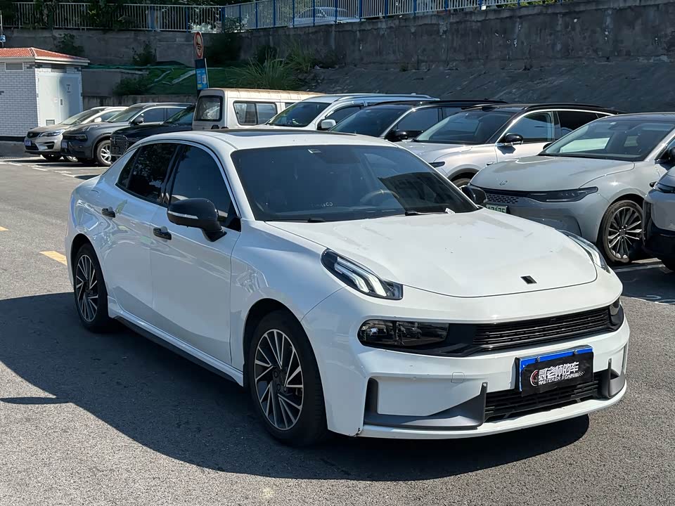 Lynk & Co 03 Lynk & Co 03