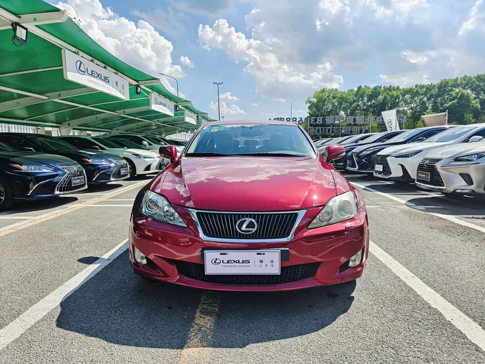 Lexus IS