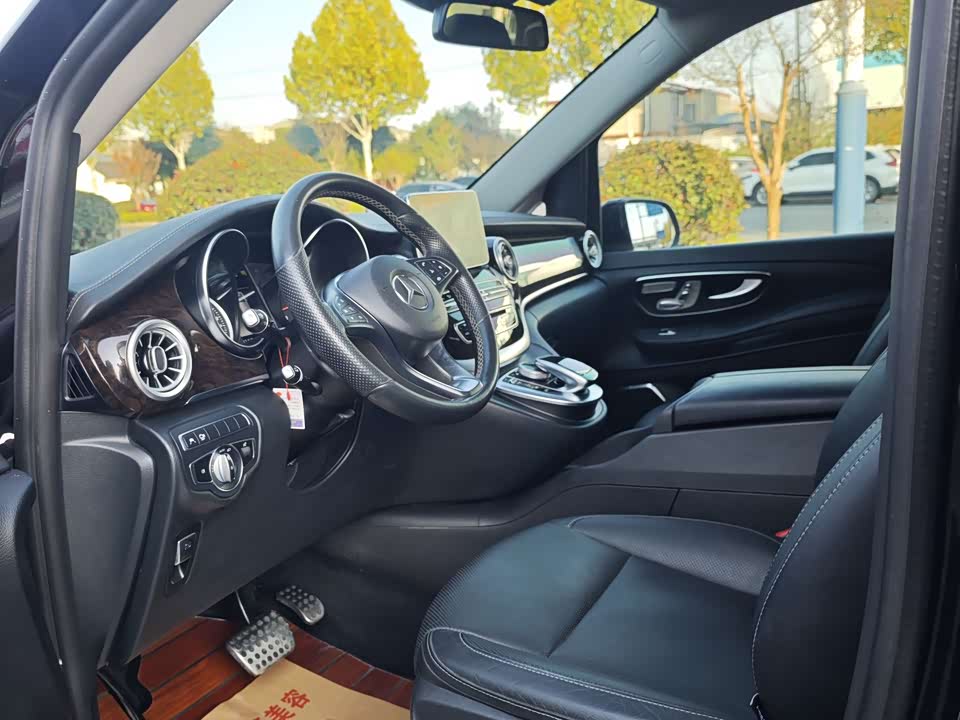 Mercedes-Benz V-class