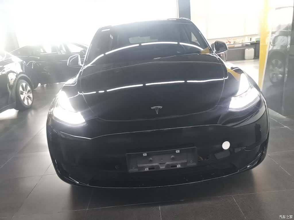 Tesla Model Y, 2022 3
