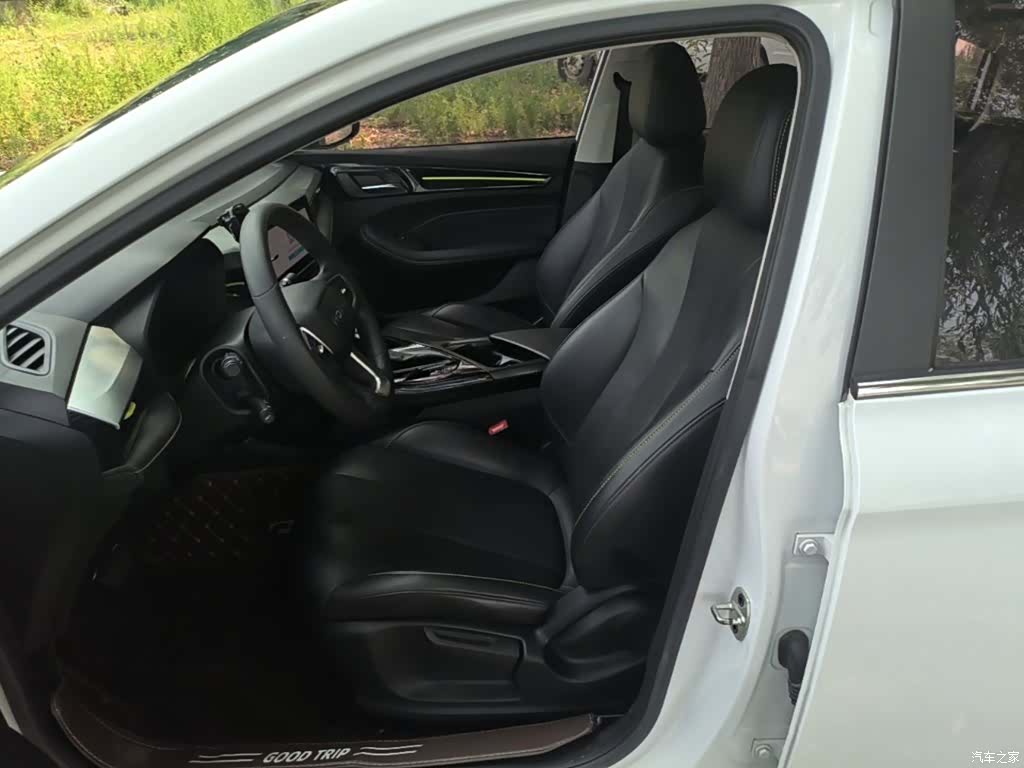 Roewe i5, 2022 15