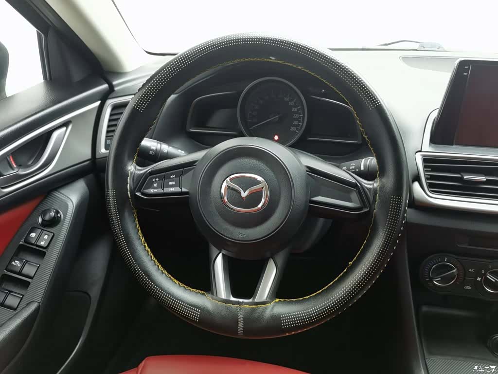 Mazda Mazda3, 2018 11