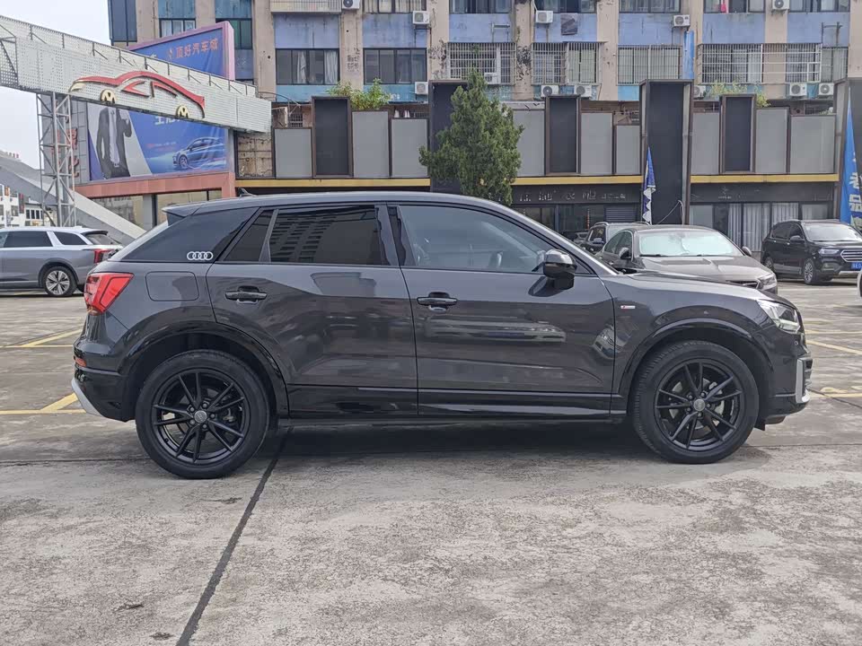 Audi Q2L