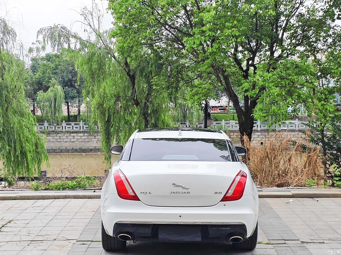 Jaguar XJ, 2019 4