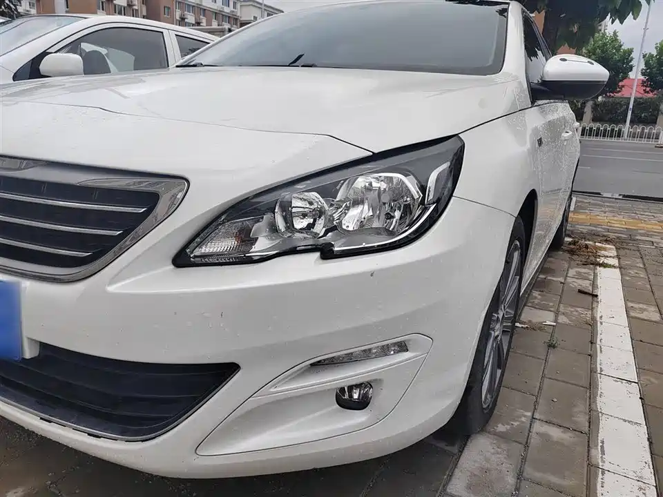 Peugeot 408