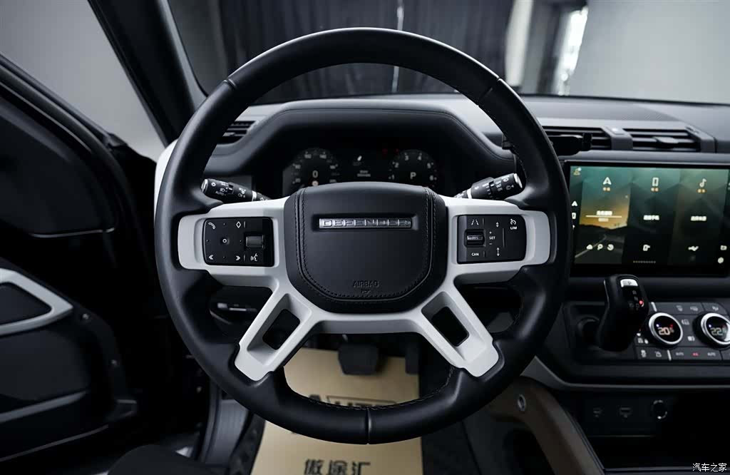 Land Rover Defender, 2023 15