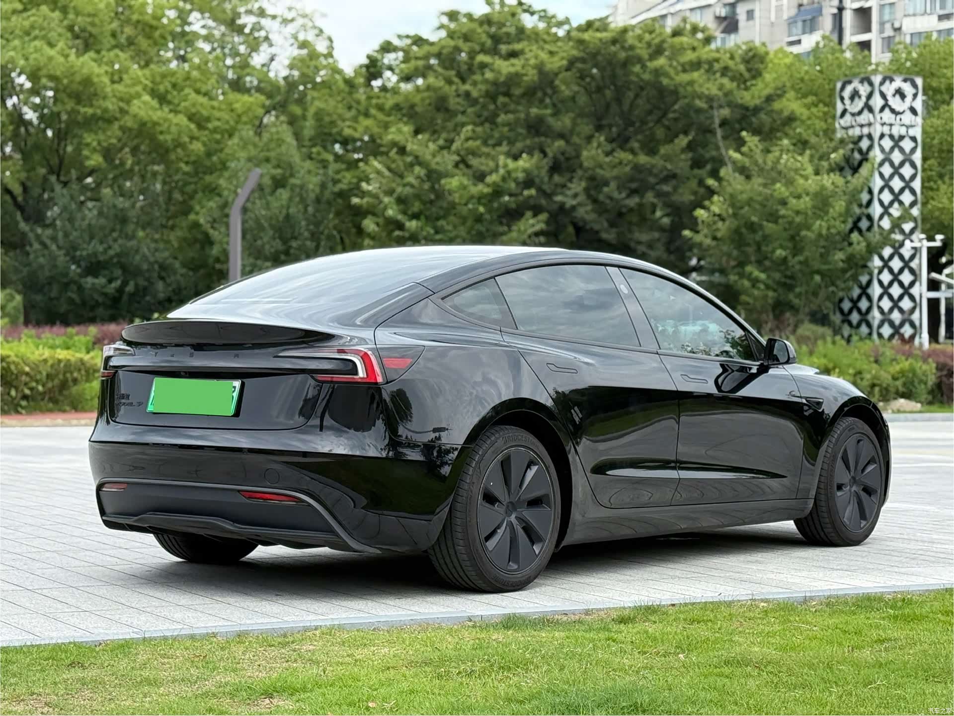 Tesla Model 3, 2025 16