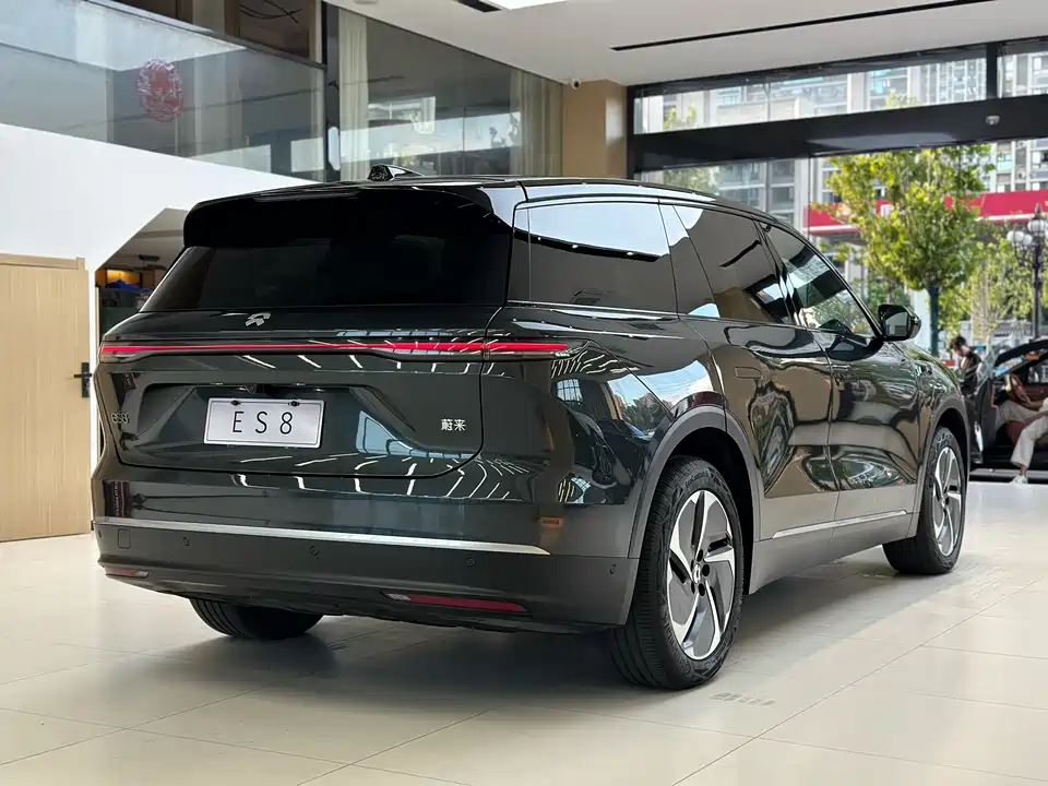 NIO ES8