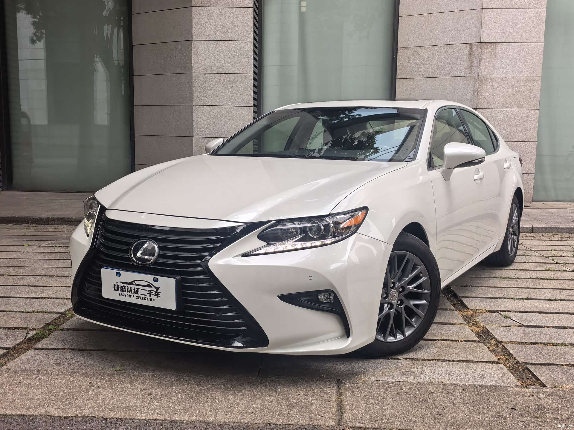 Lexus ES, 2018 1