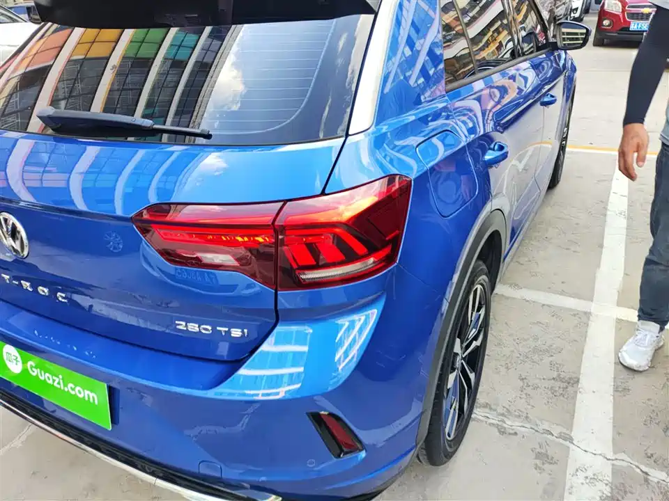 Volkswagen T-ROC exploring Songs