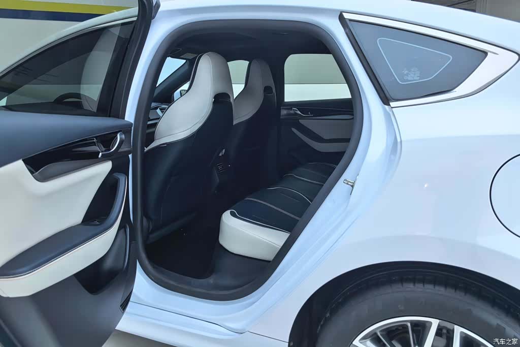 BYD ń PLUS, 2022 11