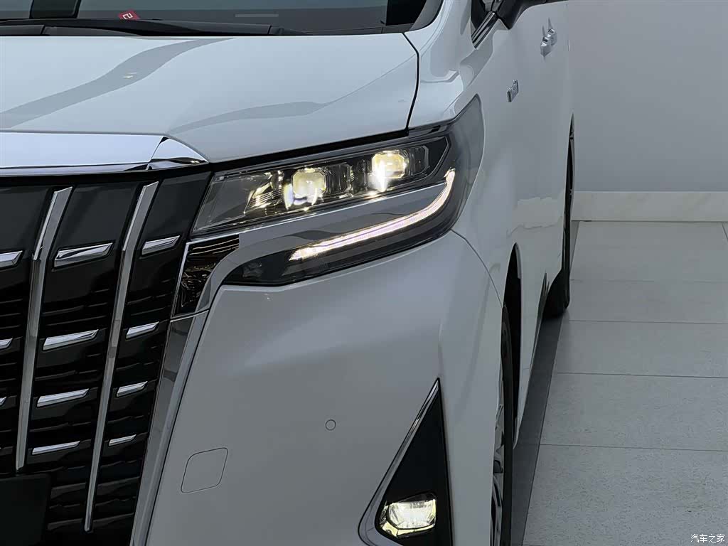 Toyota Alphard, 2022 6