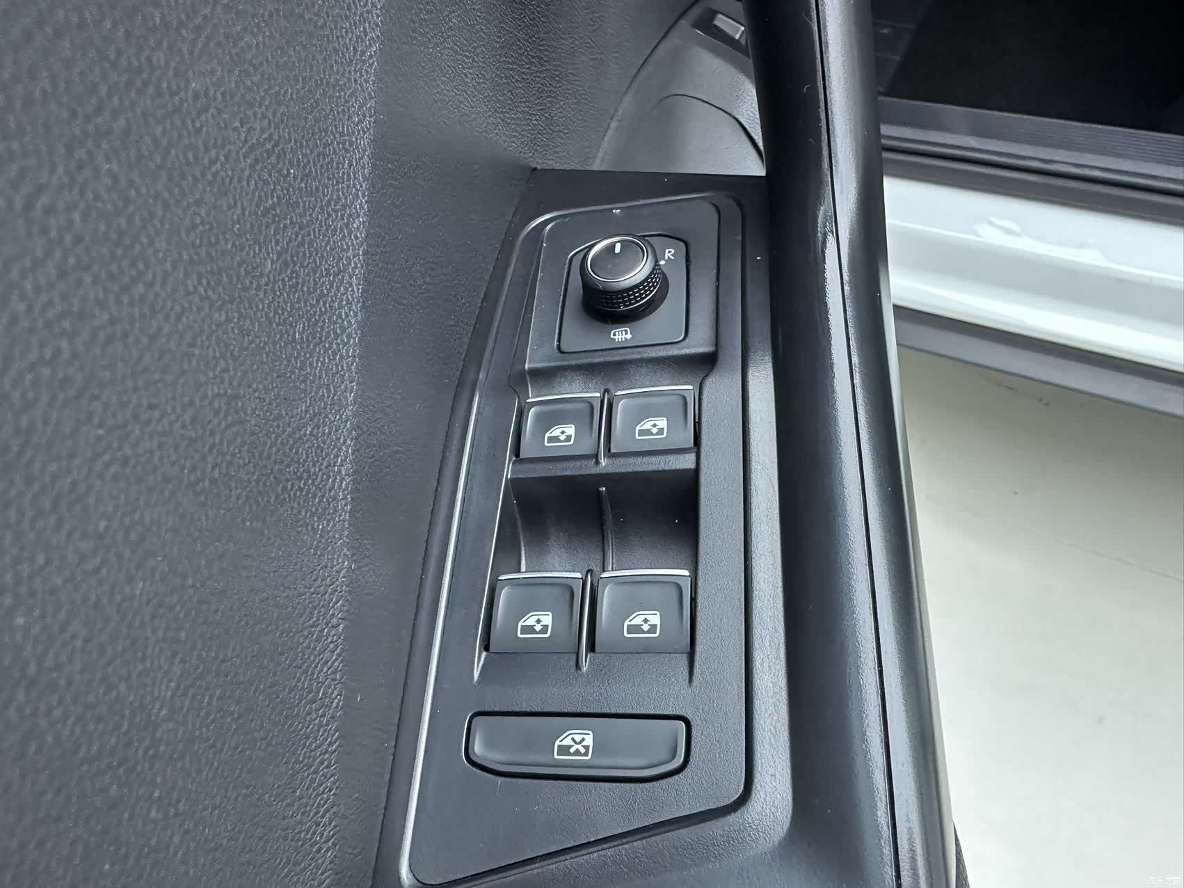 Volkswagen T-ROC, 2022 16