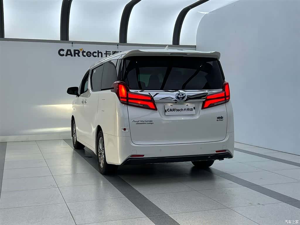 Toyota Alphard, 2022 все фото