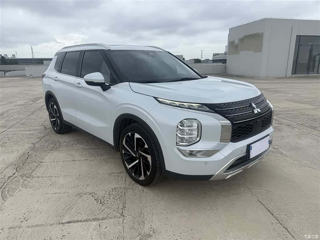 Mitsubishi Outlander, 2023 3