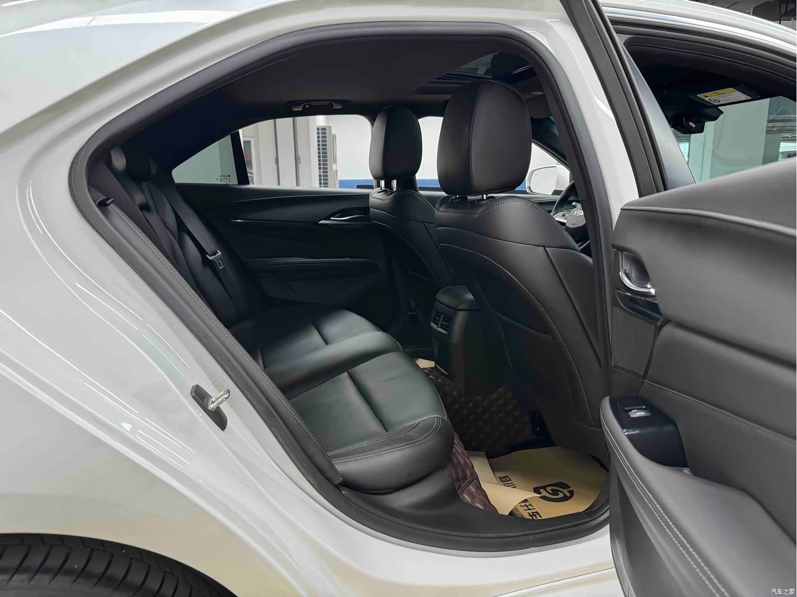 Cadillac CT4, 2023 21
