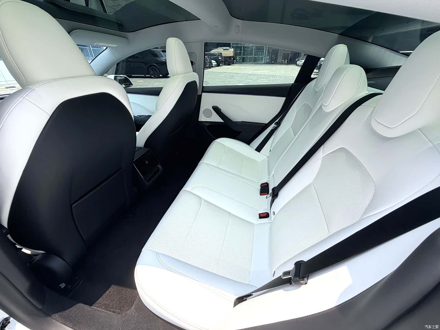 Tesla Model 3, 2025 6
