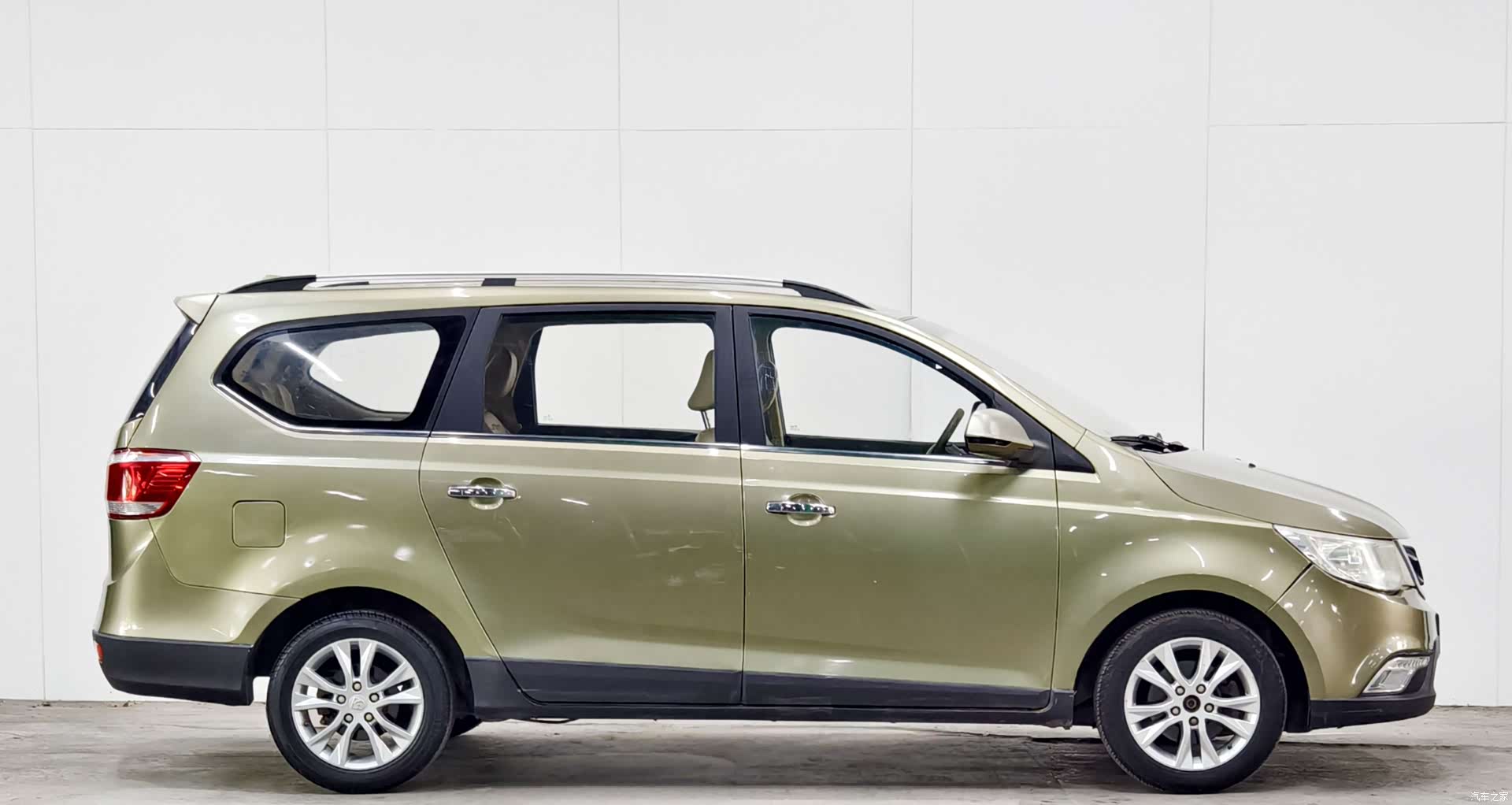 Wuling 730, 2015 8