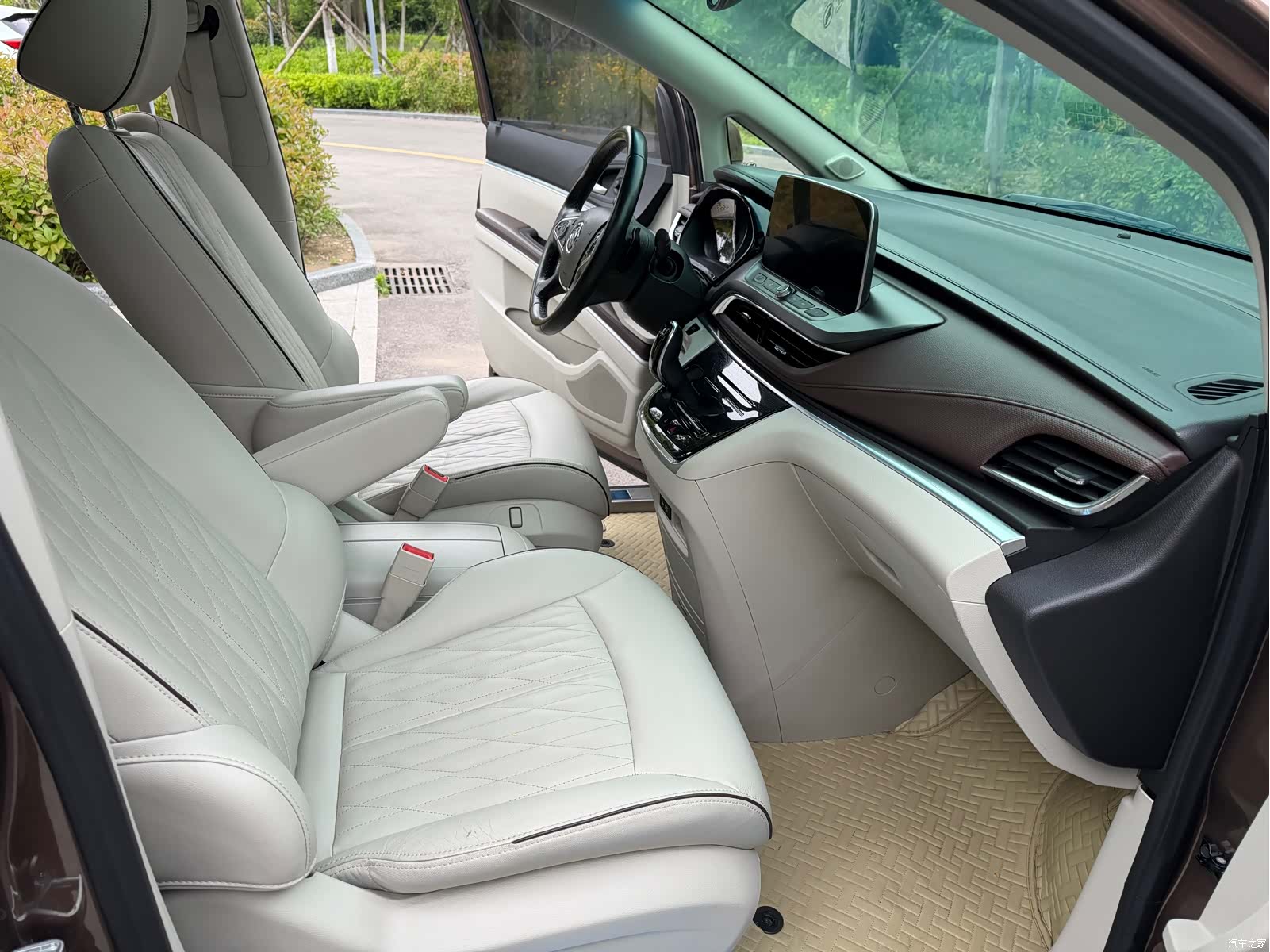 Buick GL8, 2021 9
